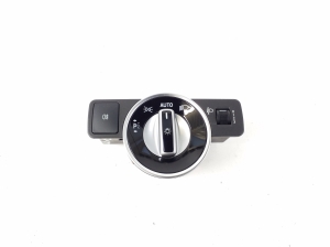 Commutateur d’allumage des feux de voiture - A2049053103