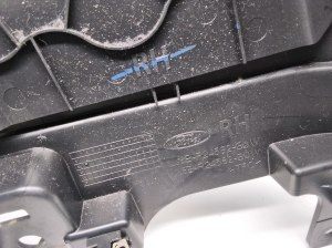 Ford Mustang Mach-E Mach-E (2020–2026) Keskpiilari siseviimistlus LJ8BR24592BCW - 3