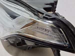 VOLVO XC90 (2015–2024) Headlight 31468664 - 7