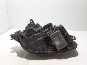 VOLVO XC90 (2015–2024) Headlight 31468664 - 9
