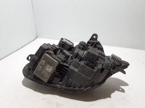 VOLVO XC90 (2015–2024) Esituli 31468583 - 6