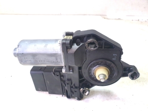 Volkswagen Golf Plus Mk5 (2004–2008) Hinterer Seitentür-Fensterhebermotor 5M0839402B - 3