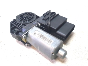 Volkswagen Golf Plus Mk5 (2004–2008) Rear side door window regulator motor 5M0839401B - 3
