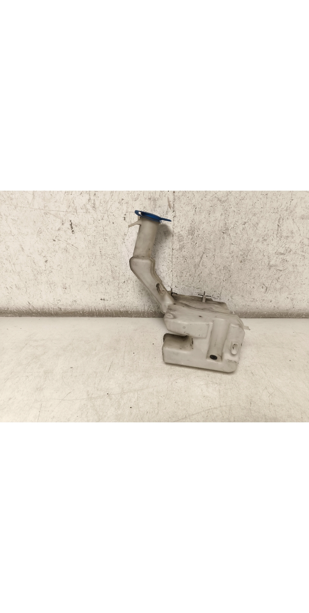 Volkswagen Passat B7 (2010–2014) Scheibenwaschbehälter vorne 3AA955453G Volkswagen Passat B7 (2010–2014) Scheibenwaschbehälter vorne 3AA955453G