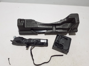 Porsche Macan (2014–2026) Trunk tool tray and its parts 95B012109 - 3