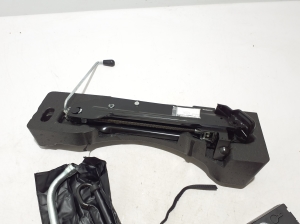 Porsche Macan (2014–2026) Trunk tool tray and its parts 95B012109 - 4