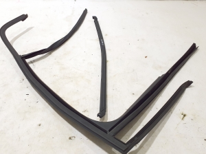 Rear side door seal on the door - 80000502