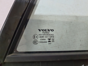 VOLVO EX30 I (2023–2026) Aizmugurējo sānu durvju trīsstūrveida stikls 80000169 - 2