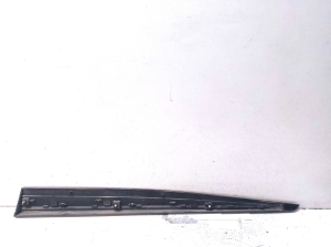 TOYOTA Yaris (2011–2020) Front door molding 757320D200 - 3