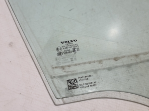 VOLVO EX30 I (2023–2026) Priekšējo durvju stikls 80000161 - 2