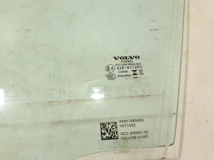VOLVO EX30 I (2023–2026) Priekšējo durvju stikls 80000155 - 2