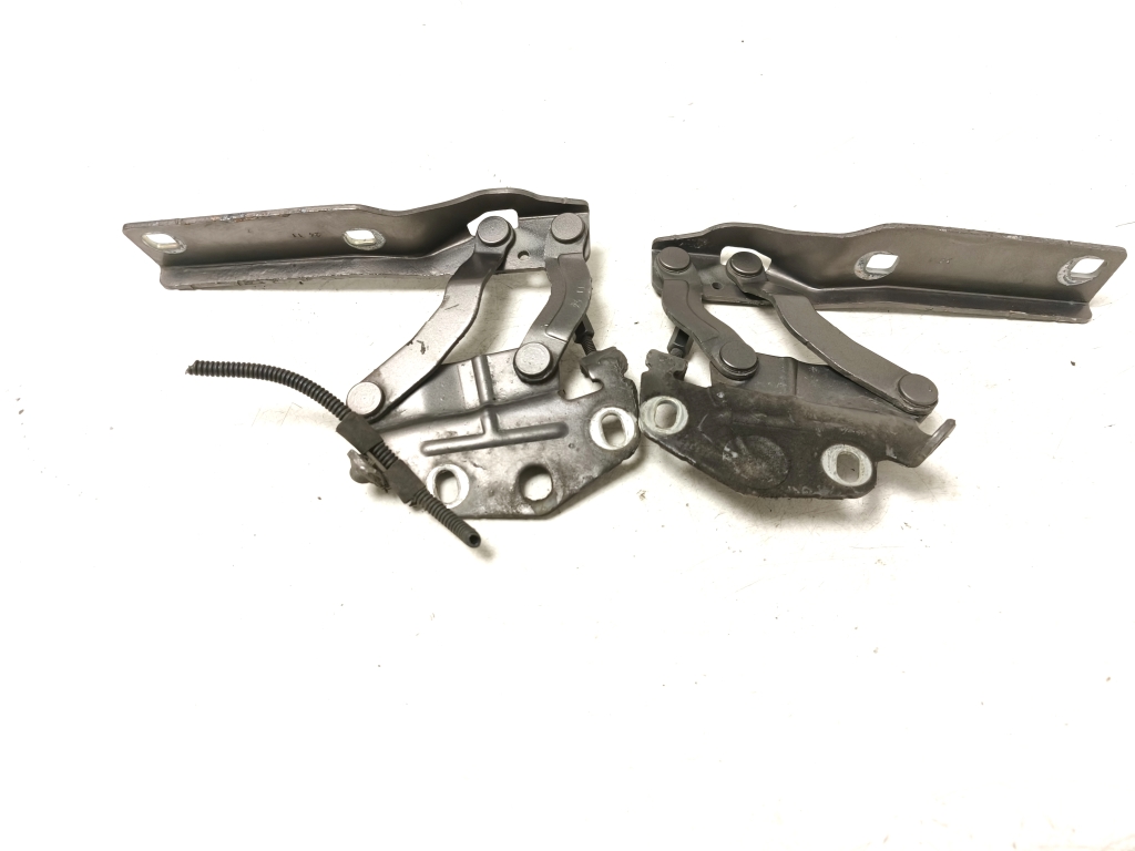Volkswagen Passat B7 (2010–2014) Hood hinge Volkswagen Passat B7 (2010–2014) Hood hinge