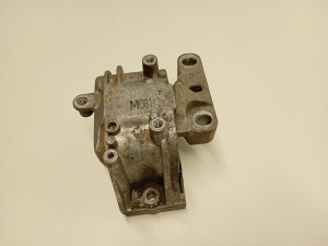 Volkswagen Passat B7 (2010–2014) Engine mount 1K0199262CR - 5
