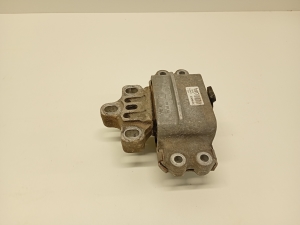 Volkswagen Passat B7 (2010–2014) Mootoripadi 1K0199555 - 2