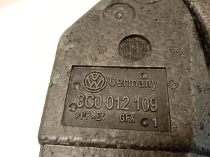   Trunk tool tray and its parts  - 3C0012109 