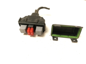 Sicherungskastengehäuse unter der Motorhaube - 13265980