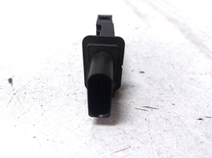 AUDI A4 B8 (2007–2016) Mass air flow sensor F00C2G7316 - 3