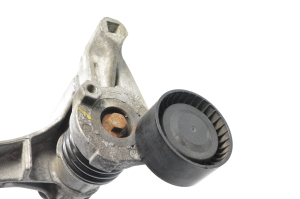 Dacia Sandero (2012–2021) Lichtmaschinenhalter 117104394R - 2