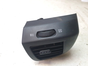 Dashboard air vent grilles - 68761BC700