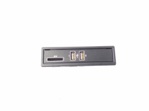 Mercedes Benz C-Class 205 (2014–2021) USB-pesa A2138200401 - 2
