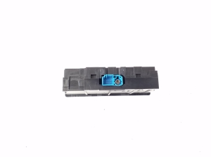 Mercedes Benz C-Class 205 (2014–2021) USB-pesa A2138200401 - 3