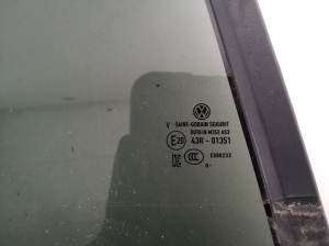 Volkswagen ID.4 I (2020–2026) Aizmugurējo sānu durvju trīsstūrveida stikls 11A845214 - 3