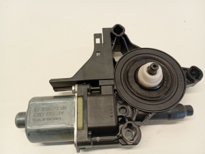 Volkswagen Passat B7 (2010–2014) Front door window regulator motor 988691320 - 3