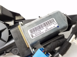 Mercedes Benz C-Class 205 (2014–2021) Turvavöö eelpinguti A2058600282 - 3