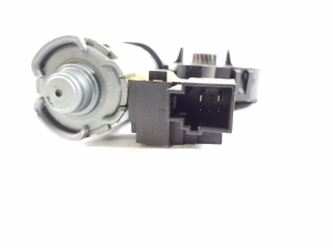 Mercedes Benz C-Class 205 (2014–2021) Schiebedachmotor A1769068700 - 3