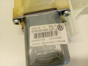 Volkswagen Passat B7 (2010–2014) Rear side door window regulator motor 974225320 - 3