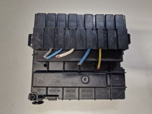 Peugeot 308 (2007–2015) Kaitsmekarp salongis 9675878780 - 3