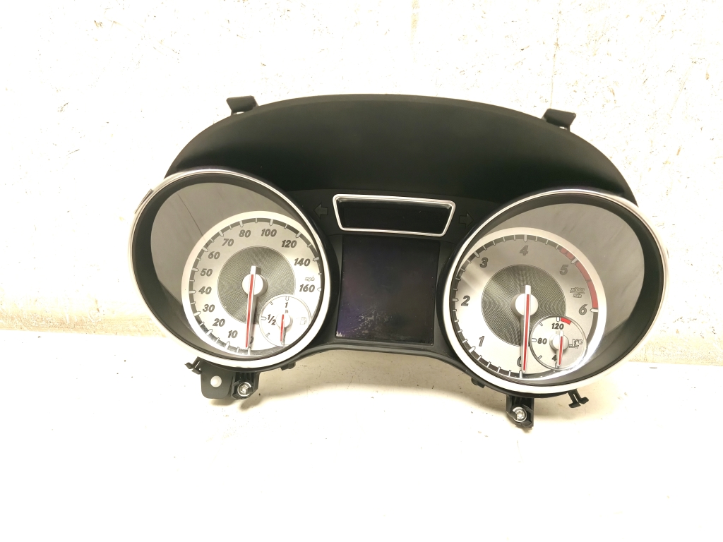 Mercedes Benz CLA-Class W117 (2013–2019) Näidikuplokk A1179008200 Mercedes Benz CLA-Class W117 (2013–2019) Näidikuplokk A1179008200