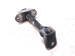 Rear side door opening limiter - ES05