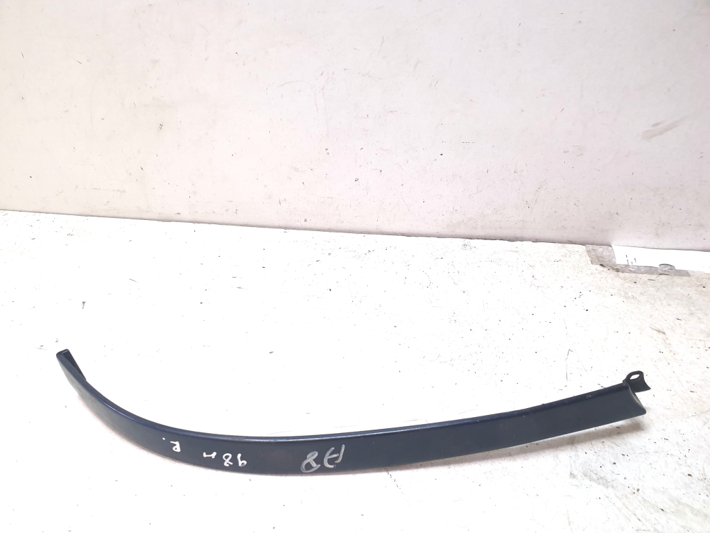 AUDI A8 D2 (1994–2002) Liist tule all 4D0853208C AUDI A8 D2 (1994–2002) Liist tule all 4D0853208C