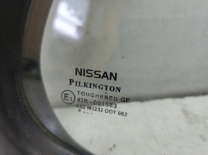 NISSAN Micra K12 (2002–2010) Aizmugurējo sānu durvju trīsstūrveida stikls 82272AX100 - 4