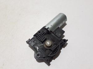 VOLVO XC60 (2017–2026) Moteur de toit ouvrant 10049609A - 4