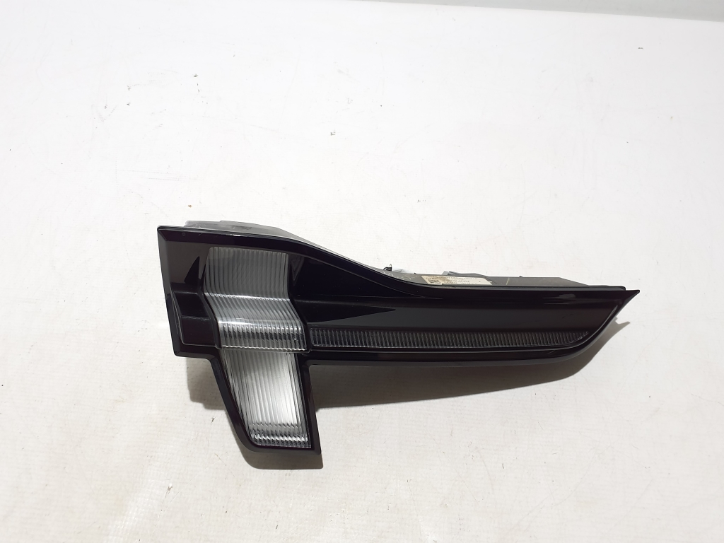Ford Mustang Mach-E Mach-E (2020–2026) Tagatuli tagaluugil LJ8B13A603AE Ford Mustang Mach-E Mach-E (2020–2026) Tagatuli tagaluugil LJ8B13A603AE