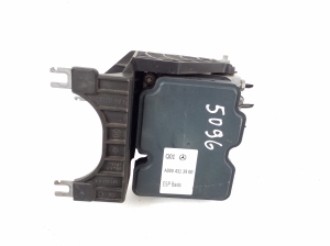 Mercedes Benz GLA-Class 156 (2013–2019) ABS unit A0004313900 - 4