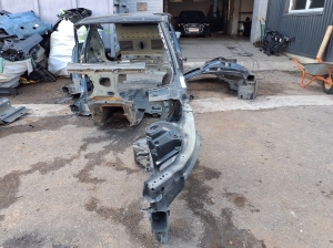VOLVO XC90 (2015–2024) Front outrigger 31672513 - 2