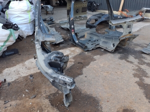 VOLVO XC90 (2015–2024) Front outrigger 32377205 - 2