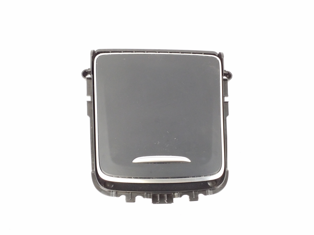 Mercedes Benz GLA-Class 156 (2013–2019) Autre pièce de la console centrale A1766804600 Mercedes Benz GLA-Class 156 (2013–2019) Autre pièce de la console centrale A1766804600