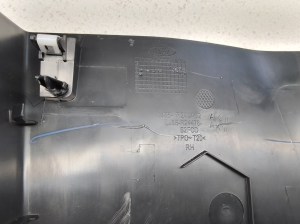 Ford Mustang Mach-E Mach-E (2020–2026) Keskpiilari siseviimistlus LJ8BR243A52AKW - 6