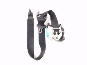 Mercedes Benz GLA-Class 156 (2013–2019) Front seat belt A1768602285 - 4