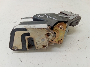 Mitsubishi Pajero III (1999–2006) Rear side door lock 1015280120 - 2