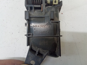 Mitsubishi Pajero III (1999–2006) Front door inner handle MR432272 - 2