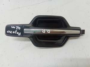 Aizmugurējo sānu durvju ārējais rokturis - MR556248