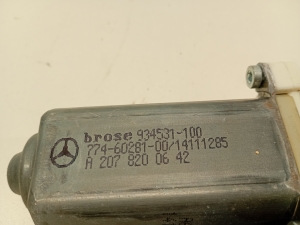 Mercedes Benz E-Class W207 (2009–2017) Esiukse aknatõstuki mootor a2078200642 - 2