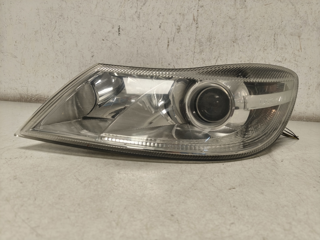 Skoda Octavia II (2004–2013) Headlight 1Z2941015F Skoda Octavia II (2004–2013) Headlight 1Z2941015F