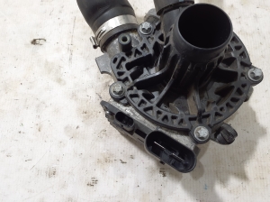 Mercedes Benz GLE-Class 167 (2019–2026) Veepump A2542003000 - 4