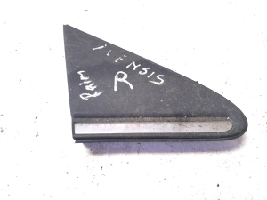 Mirror triangle trim - X4009928